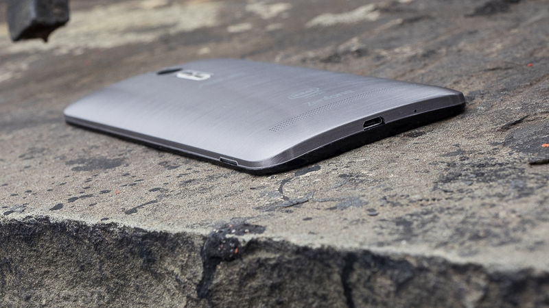 Illustration for article titled ASUS Zenfone 2 Hands-On: Less Than Meets The Eye